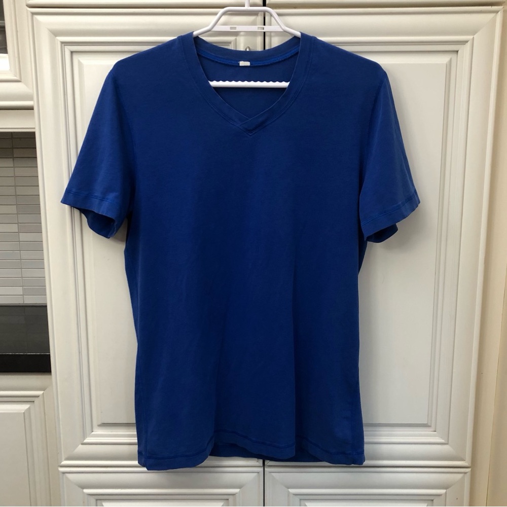 Lululemon men’s v-neck t-shirt